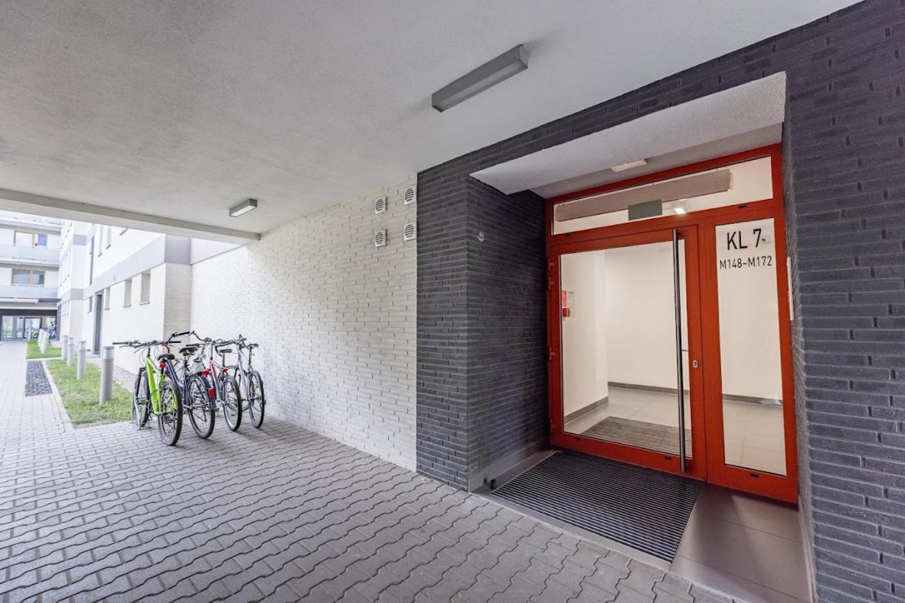 Fajny Apartament Z Parkingiem, Obok Metra. Warsaw Exterior photo