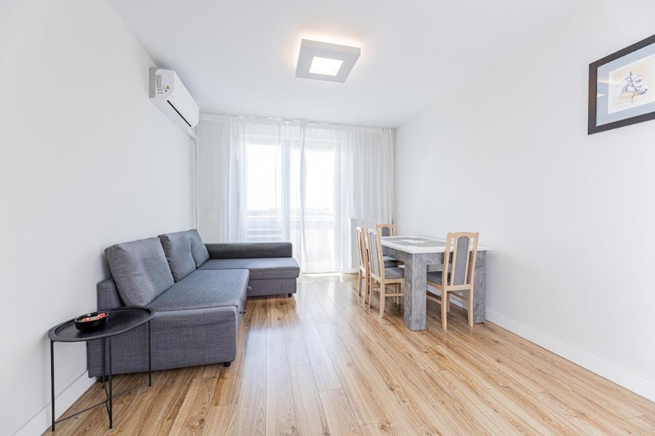 Fajny Apartament Z Parkingiem, Obok Metra. Warsaw Exterior photo
