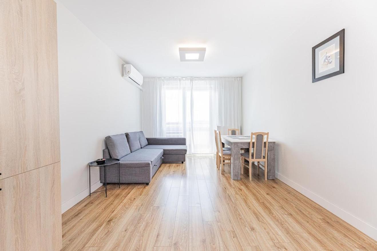 Fajny Apartament Z Parkingiem, Obok Metra. Warsaw Exterior photo